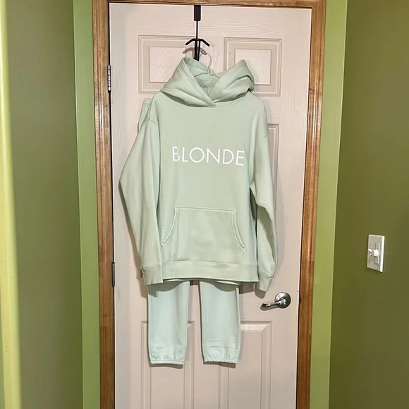 Brunette The Label - Picture 1 of 13